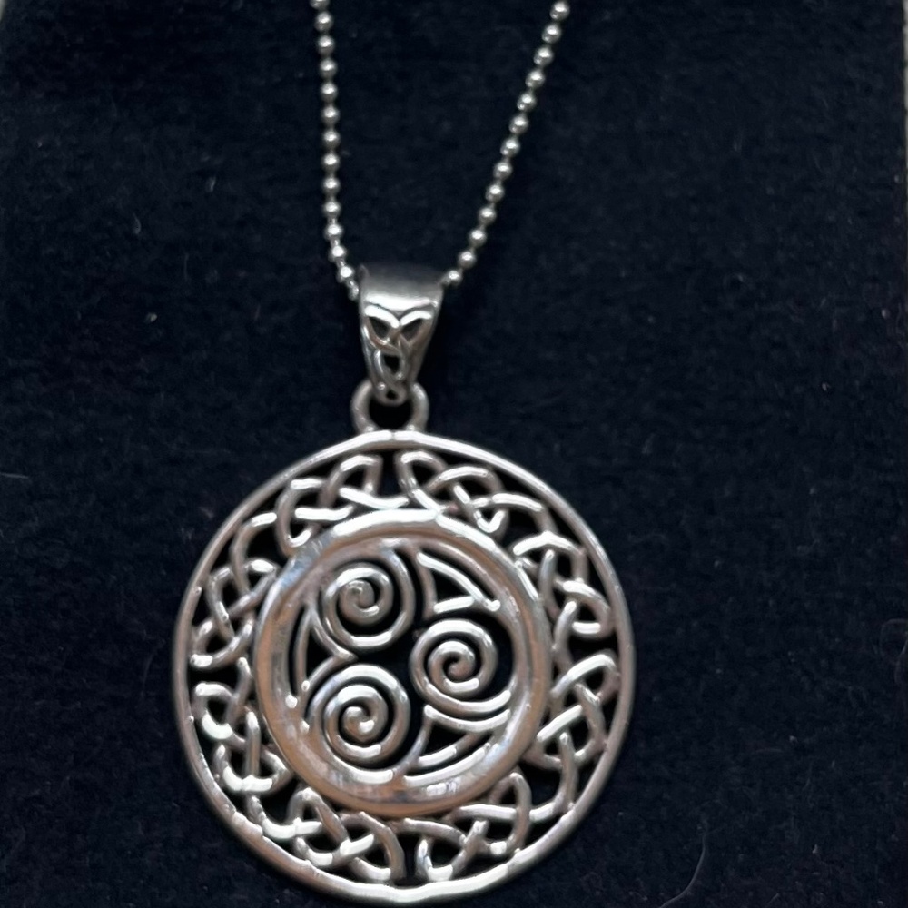 925 Silver Celtic necklace